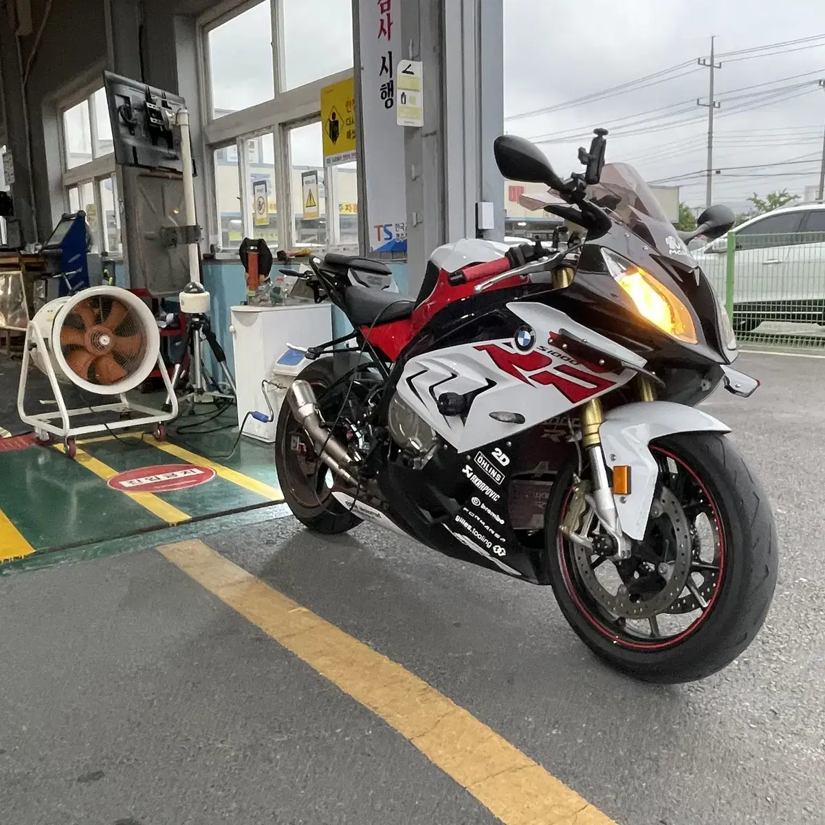 경북 포항 2017년식 bmw S1000rr 팝니다.