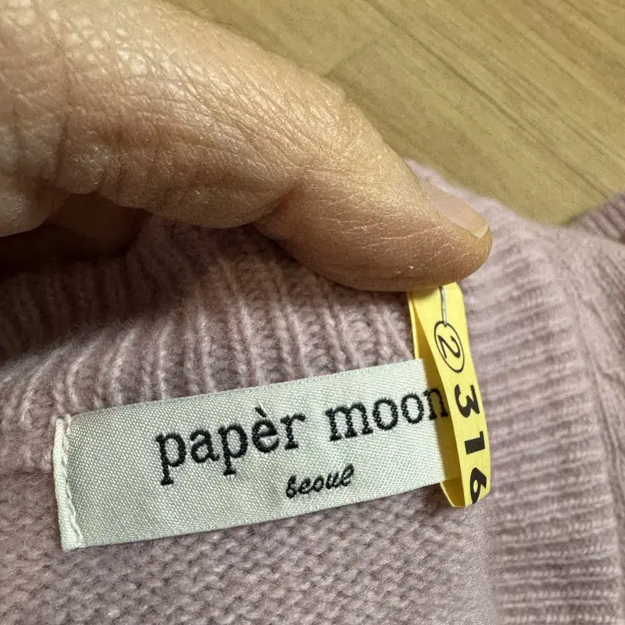 paper moon 페이퍼문 브이넥 니트