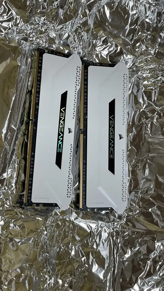 DDR4 램 커세어 벤전스 3600 cl18 16기가 2개