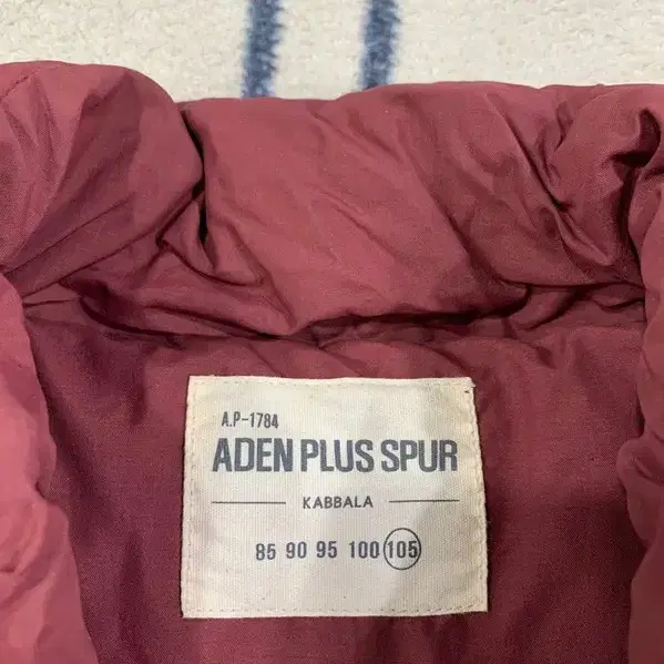 ADEN PLUS SPUR 버건디 패딩 베스트 105