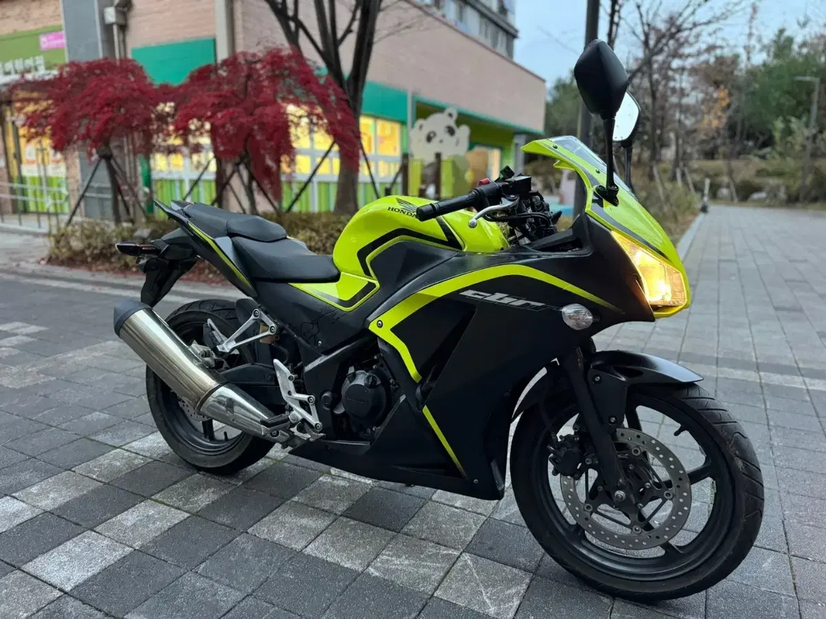 혼다 cbr300r 2017년형 짧은키로수 판매합니다