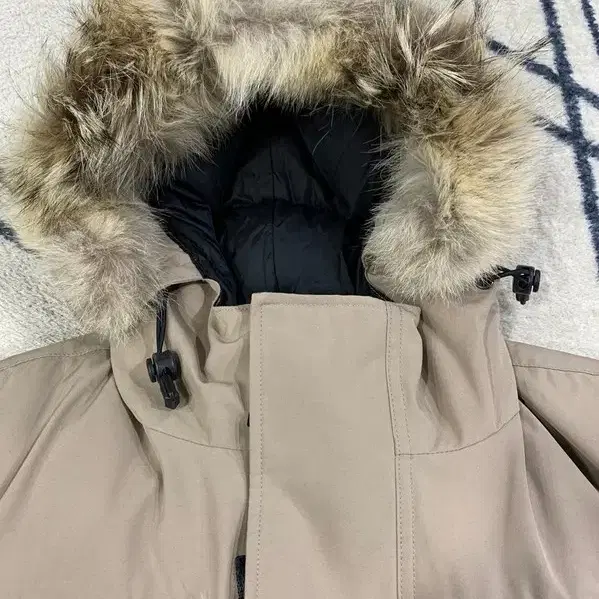 CANADA GOOSE 베이지 패딩 XS