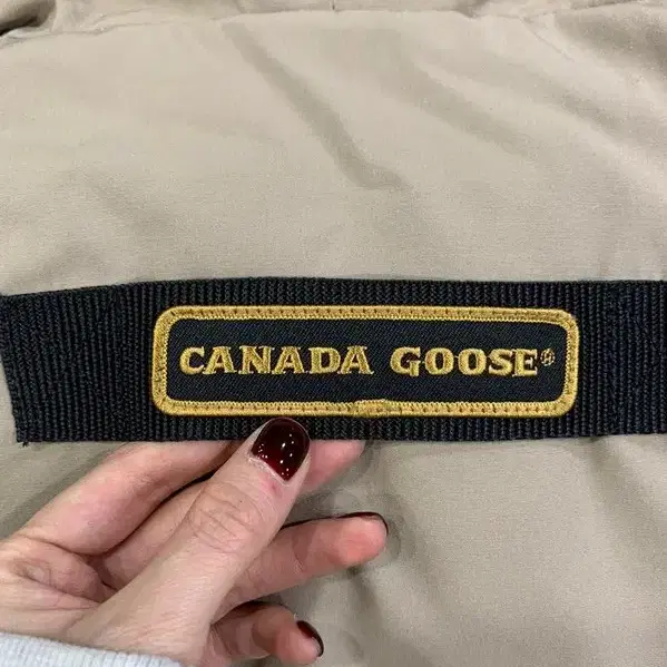 CANADA GOOSE 베이지 패딩 XS