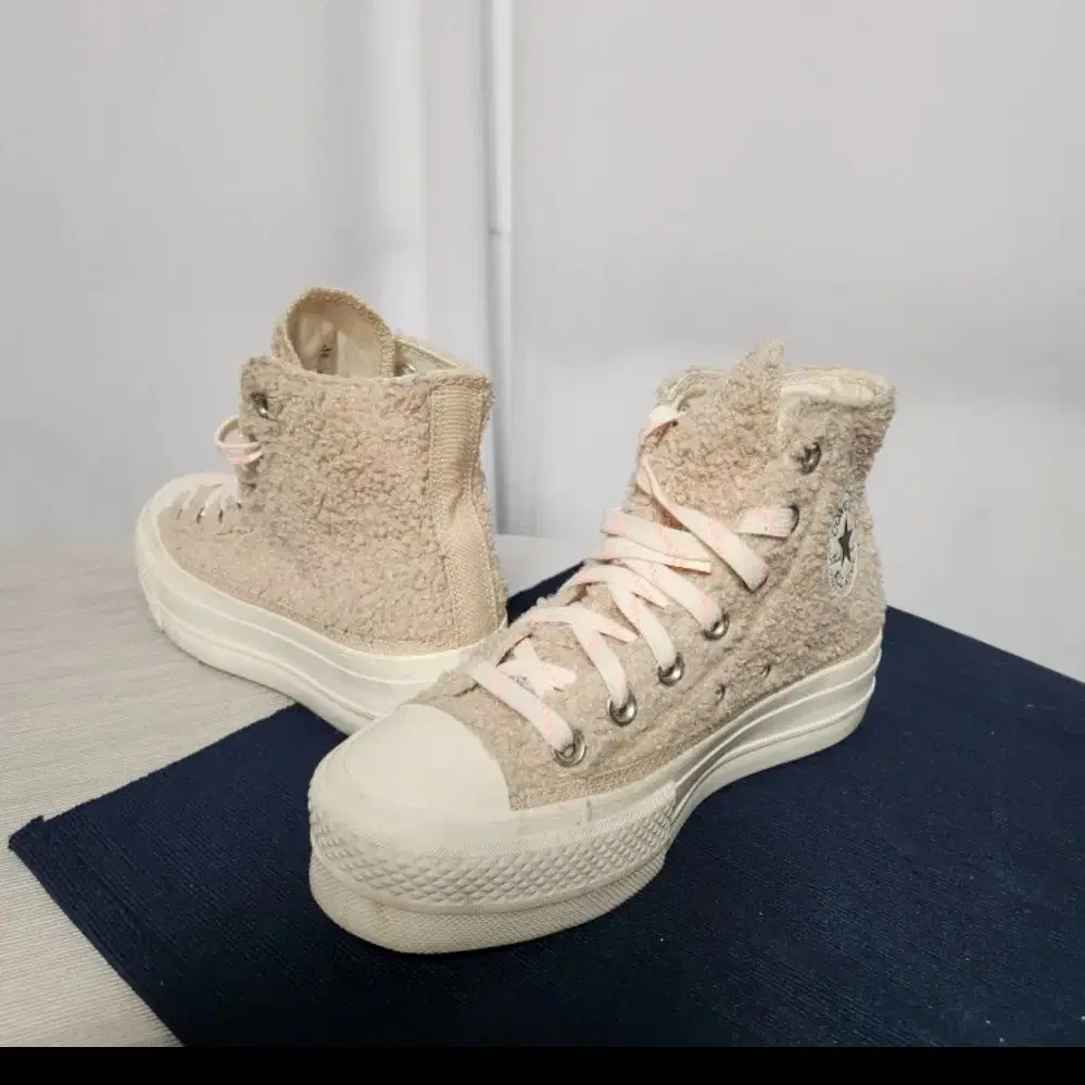 1-1:컨퍼스  뽀글리 Chuck Taylor All Star Lift