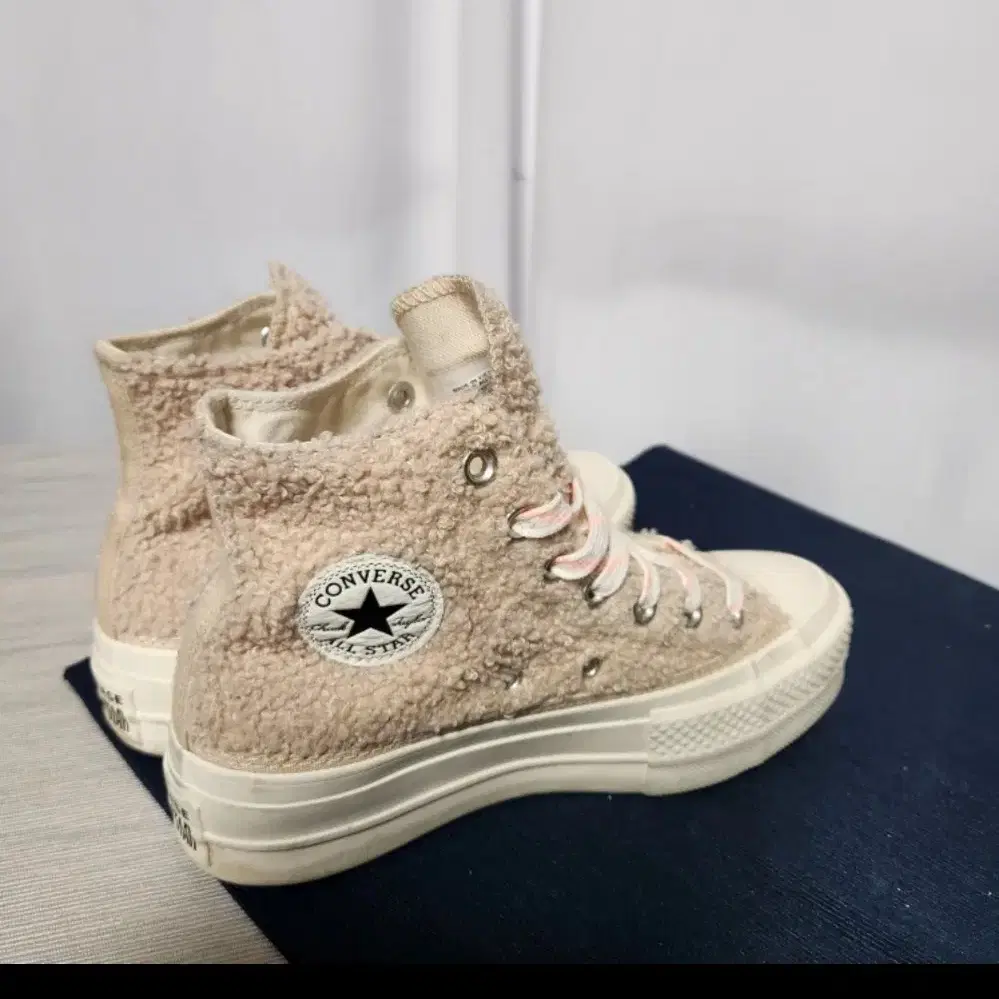 1-1:컨퍼스  뽀글리 Chuck Taylor All Star Lift