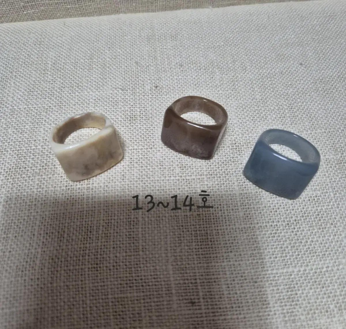 Bulk of 3 acrylic marble rings