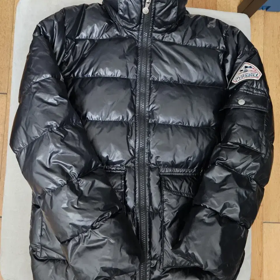 피레넥스 유광패딩 Down Puffer Jacket