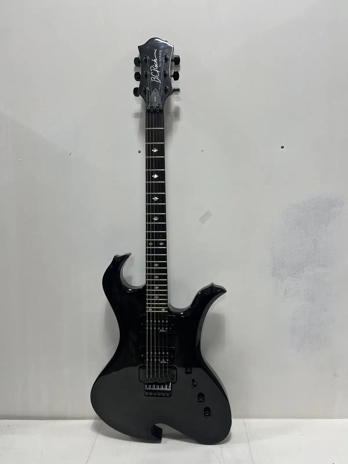 BC Rich NJ 시리즈 넥 스루 웨이브 기타