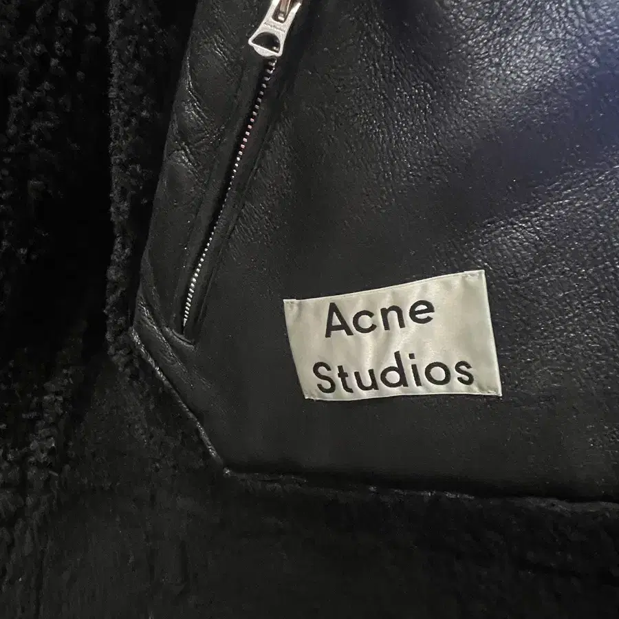 Acne Studios 아크네 스튜디오 이안 무스탕무스탕