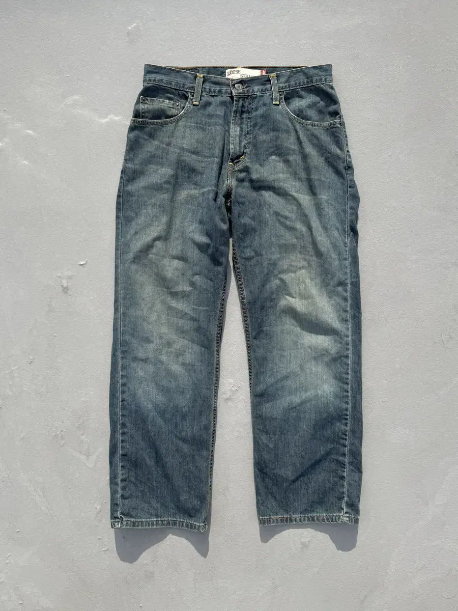 Levis 569