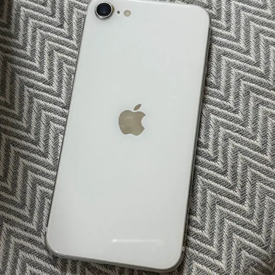 iPhone SE2 128GB / LG Q92 중고 판매