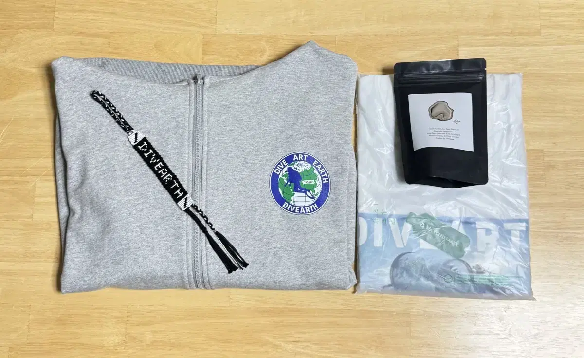 Lim Hyunsik Exhibition Diver's Package (Hood Zip-up Vahn Paltie tag Wondu)