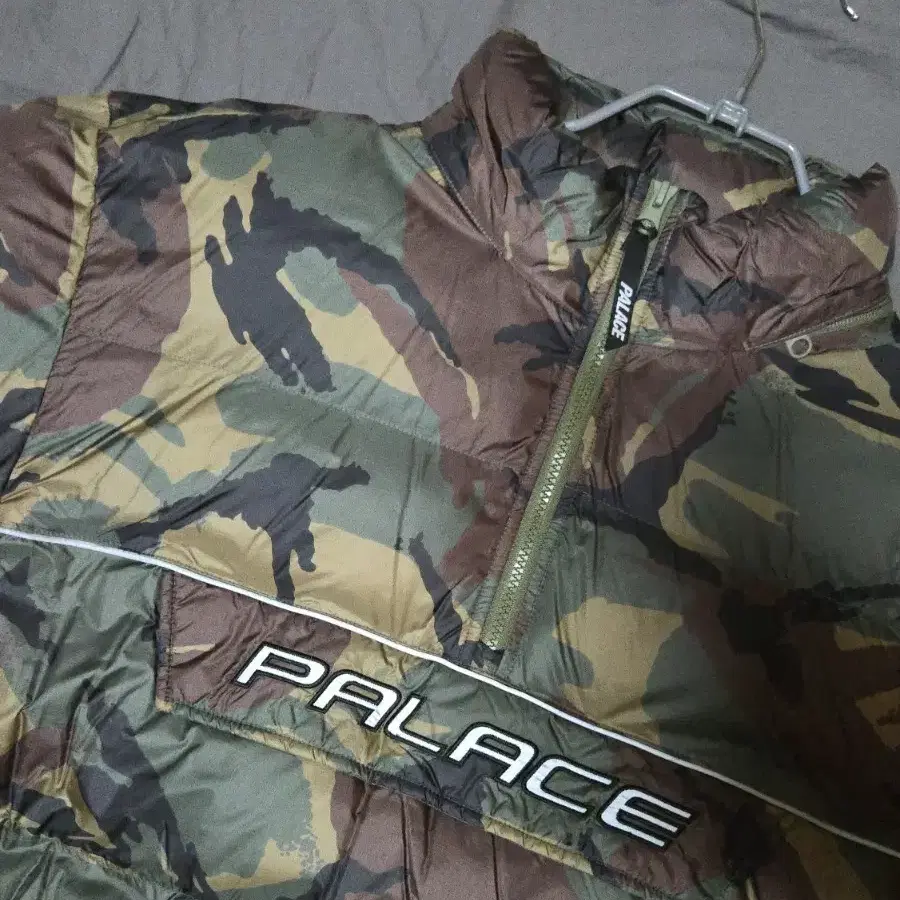 Palace Pertex P90 Puffa Jacket Camo 팝니다