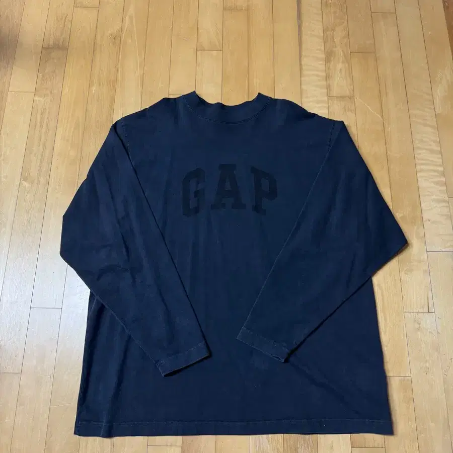 YZY GAP 롱슬리브