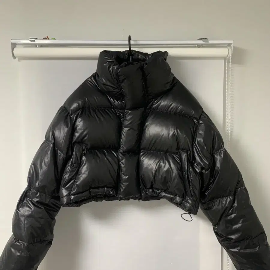 Leey CROP PUFFER JACKET BLACK 패딩