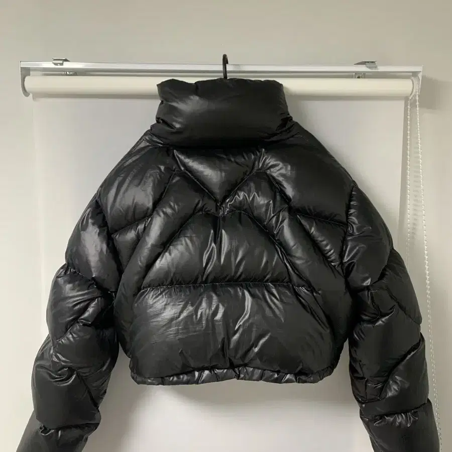 Leey CROP PUFFER JACKET BLACK 패딩