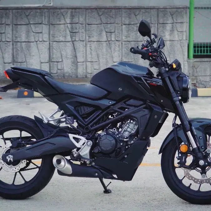 23년식 혼다 cb125r 신차급