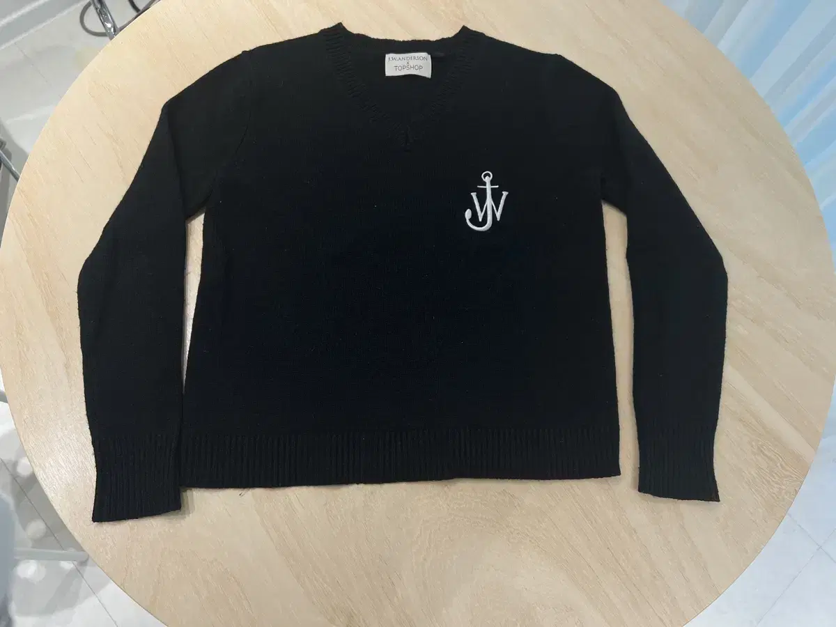 Jw anderson x topshop 브이넥 니트