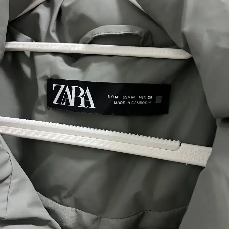 ZARA 자라 카키 조끼패딩