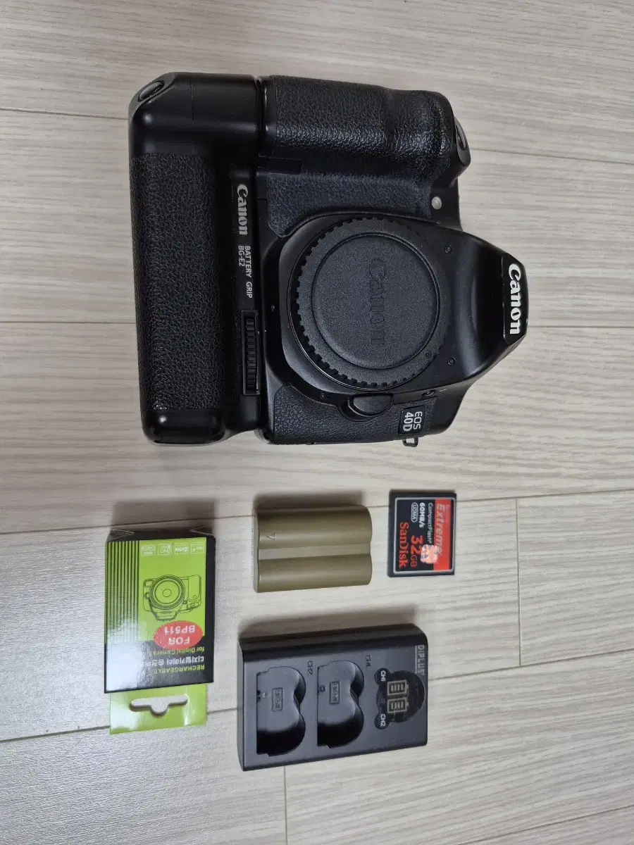 캐논 중급기 EOS 40D 카메라 와 캐논 세로그립 세트