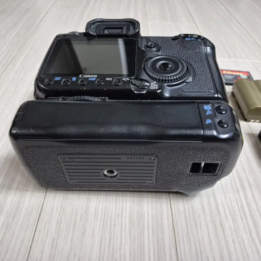 캐논 중급기 EOS 40D 카메라 와 캐논 세로그립 세트