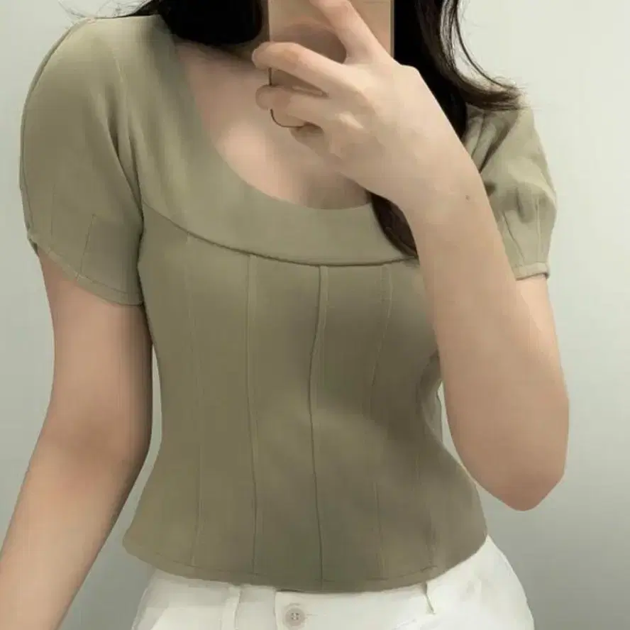 Zaenio 제니오 Minimalist Puff Blouse 퍼프블라우스