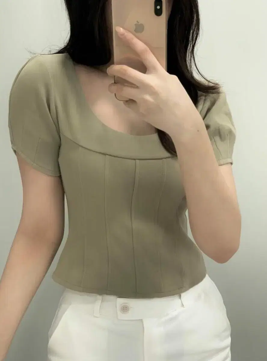 Zaenio 제니오 Minimalist Puff Blouse 퍼프블라우스