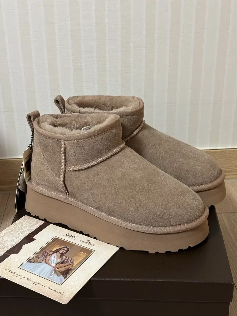 호주어그 오즈웨어 UGG 울트라미니플랫폼 3.5cm 브론즈