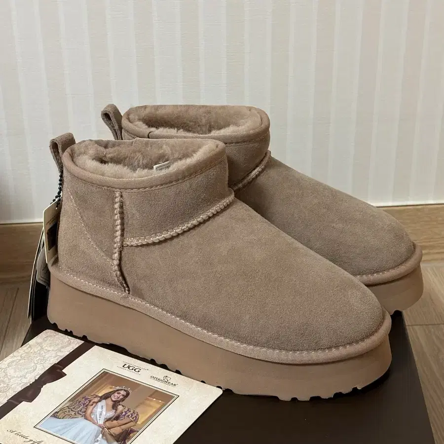 호주어그 오즈웨어 UGG 울트라미니플랫폼 3.5cm 브론즈