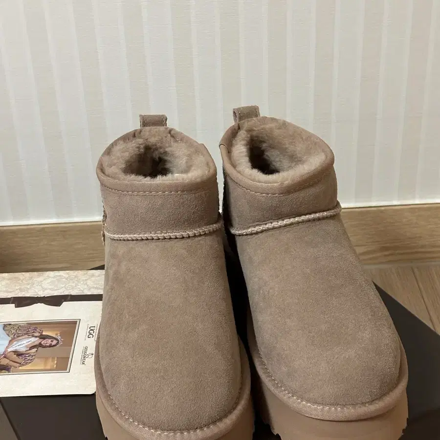 호주어그 오즈웨어 UGG 울트라미니플랫폼 3.5cm 브론즈