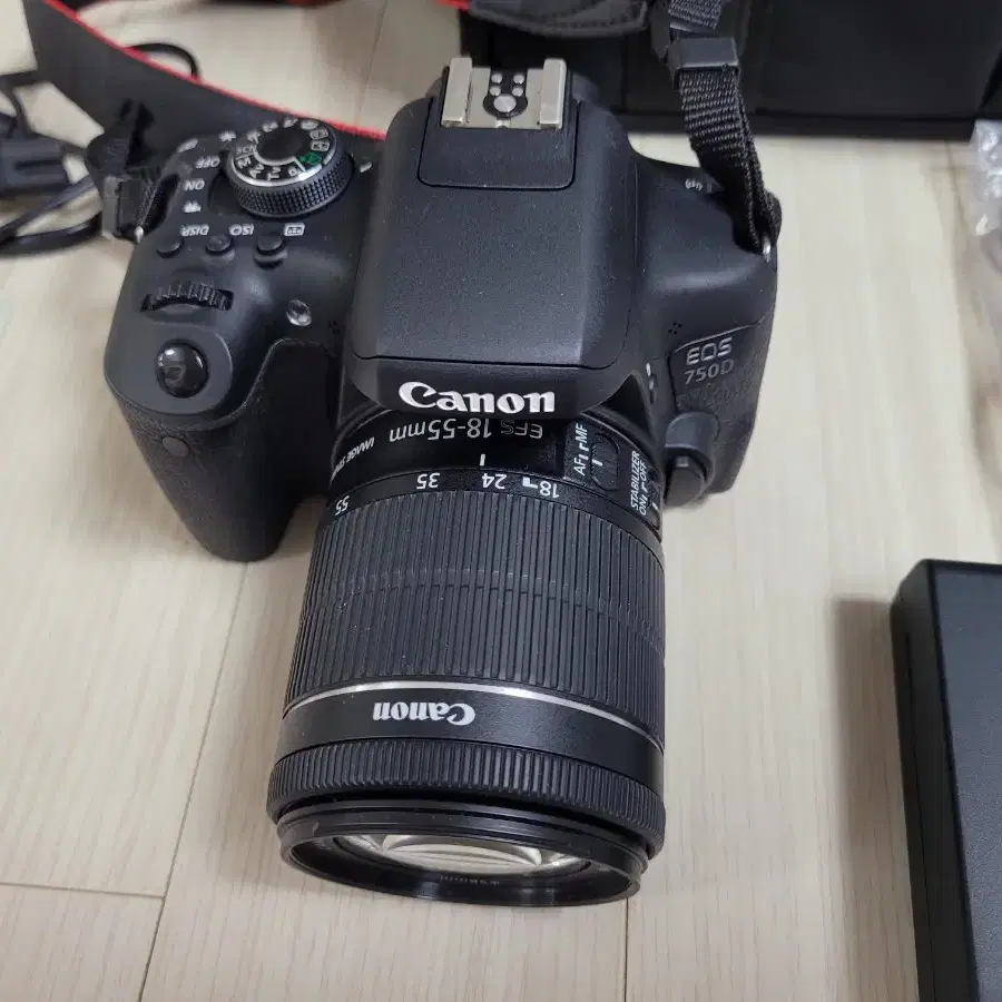 300컷 이하의 캐논 카메라 EOS 750D 와 18-55 렌즈 세트