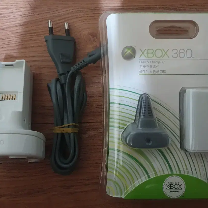 XBOX360 마소정품 차치킷 새제품 밀봉+충전기 팝니다