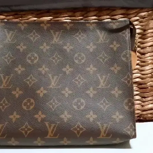 파우치 Louis Vuitton Monogram Leather Pouch