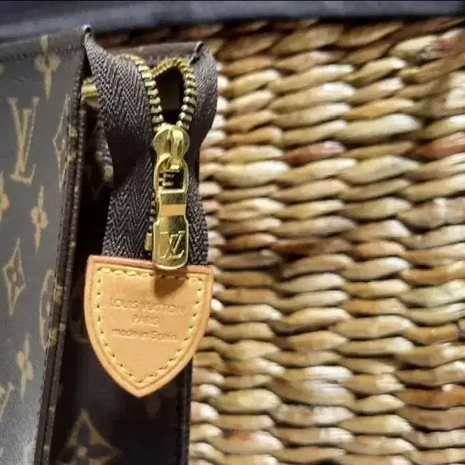 파우치 Louis Vuitton Monogram Leather Pouch