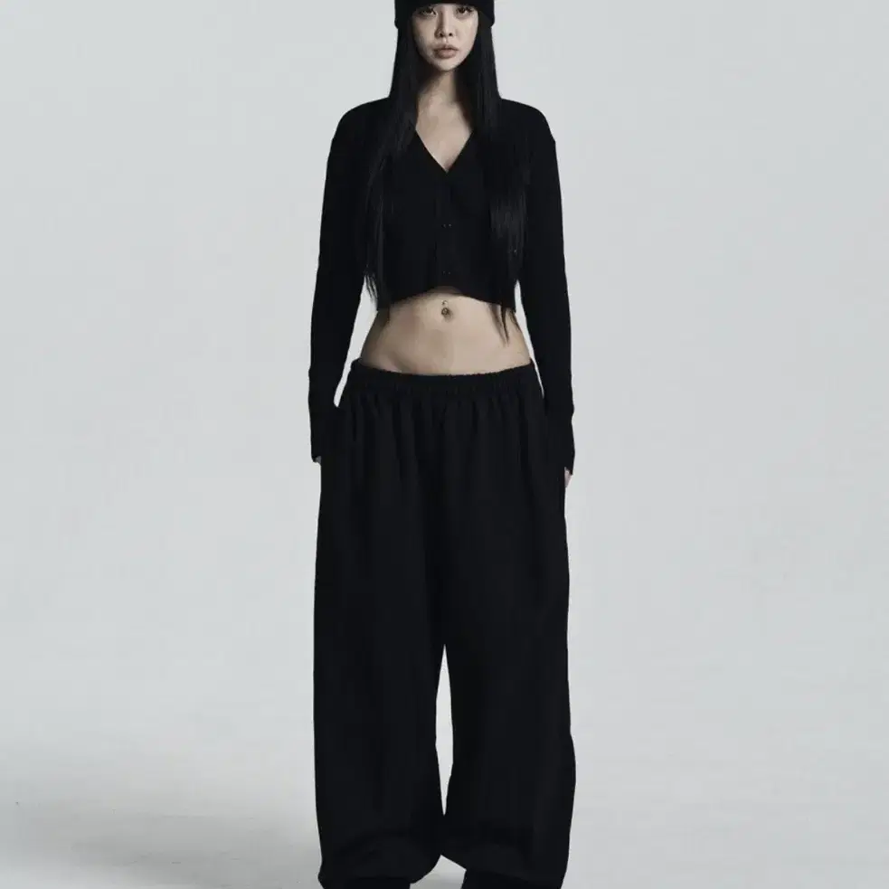 오도어 Molly wide jogger in black