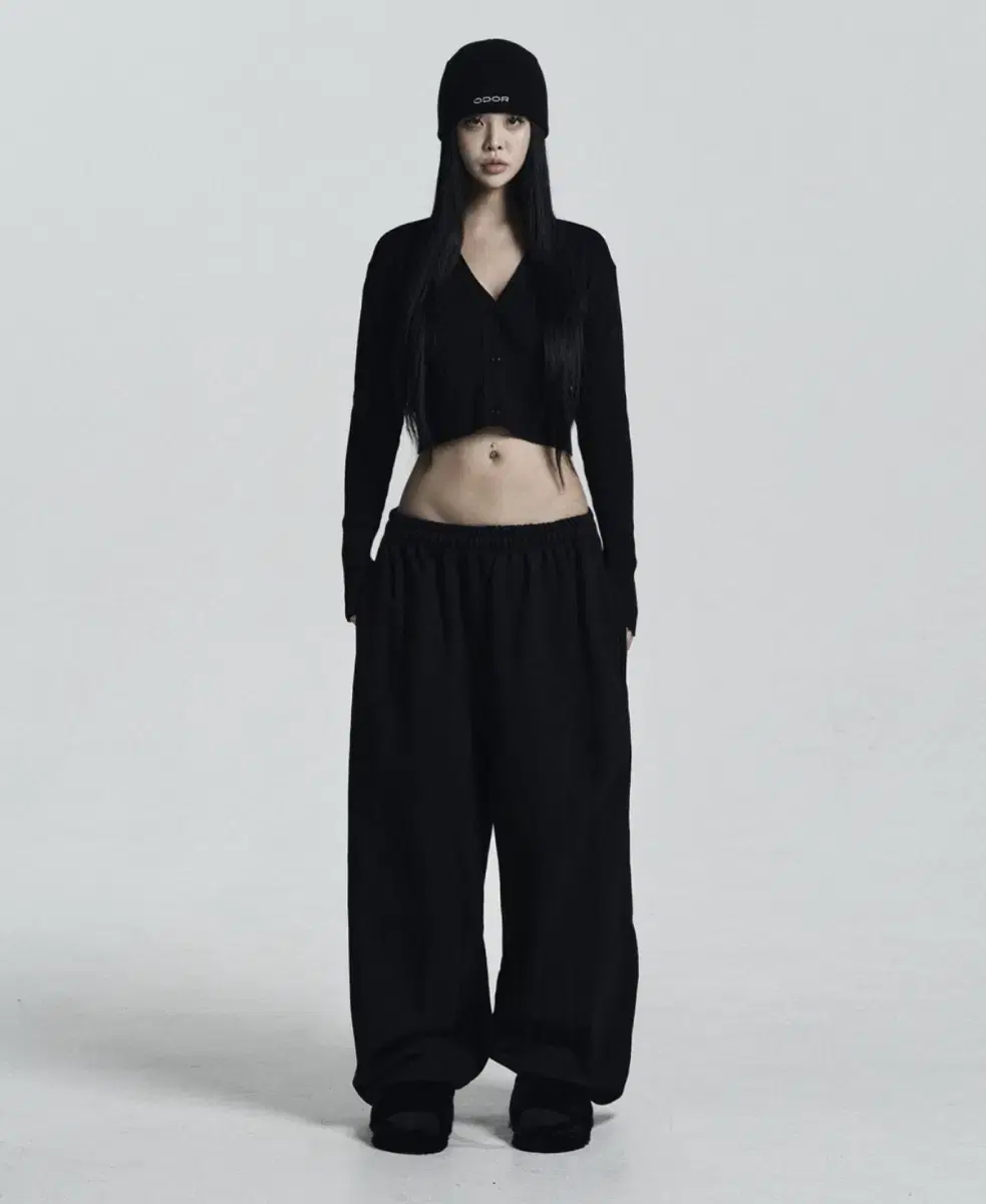 오도어 Molly wide jogger in black