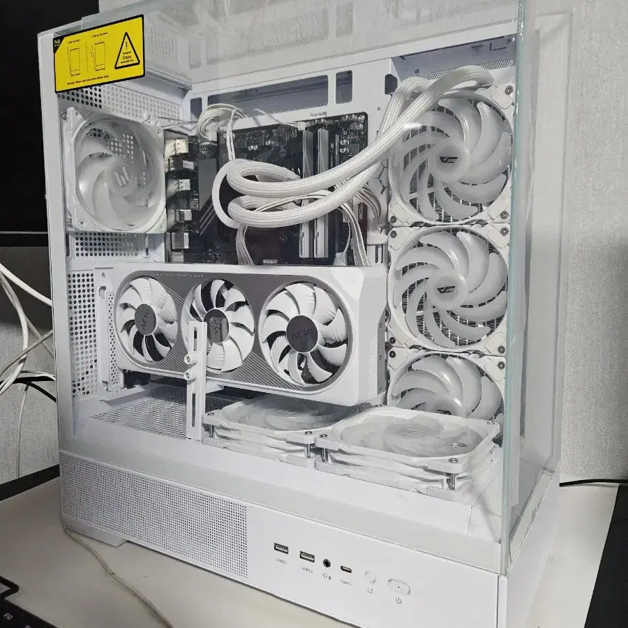 7800x3d rtx4070super 화이트 고사양 본체