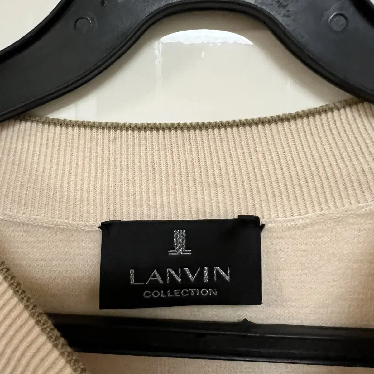 한섬 LANVIN 랑방컬렉션 백 자수 니트