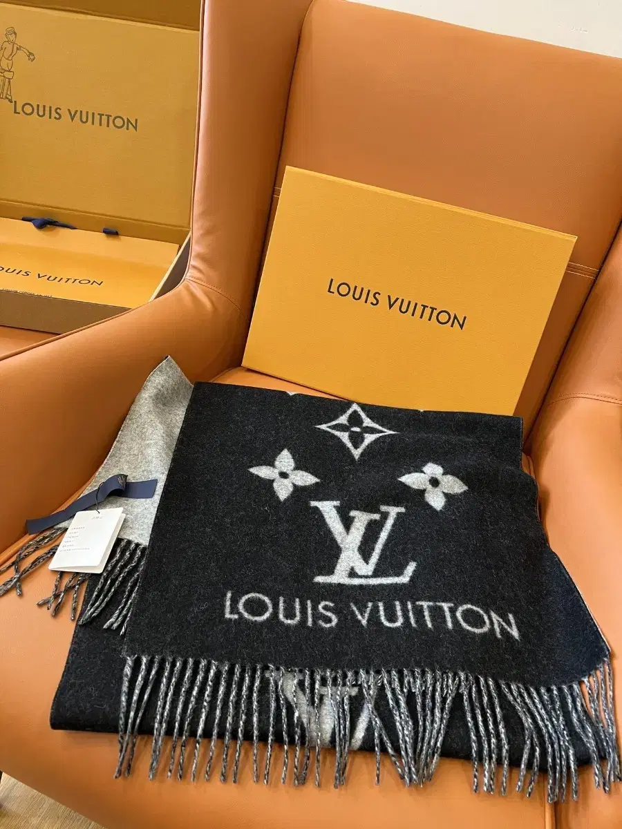 LOUIS VUITTON 루이비통 모던 캐주얼 스카프