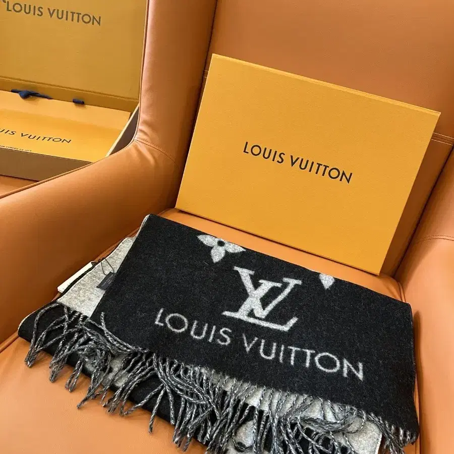 LOUIS VUITTON 루이비통 모던 캐주얼 스카프