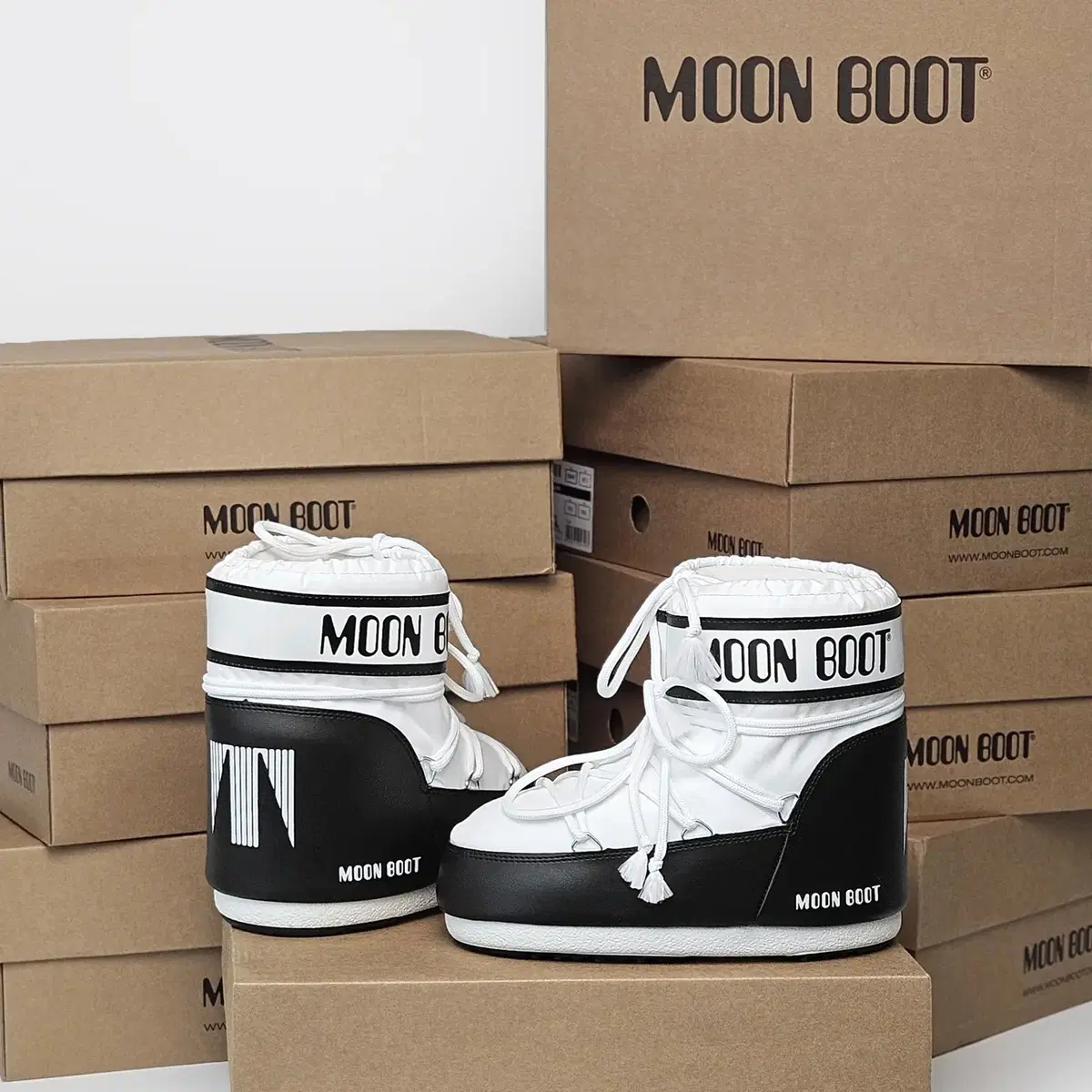 24FW MOON BOOT 문부츠 아이콘 나일론 로우 부츠 화이트 블랙