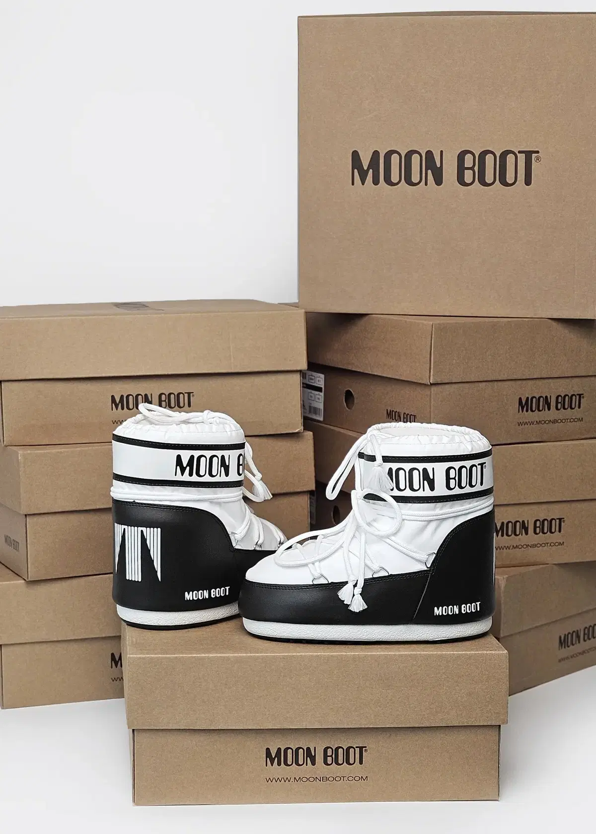 24FW MOON BOOT 문부츠 아이콘 나일론 로우 부츠 화이트 블랙