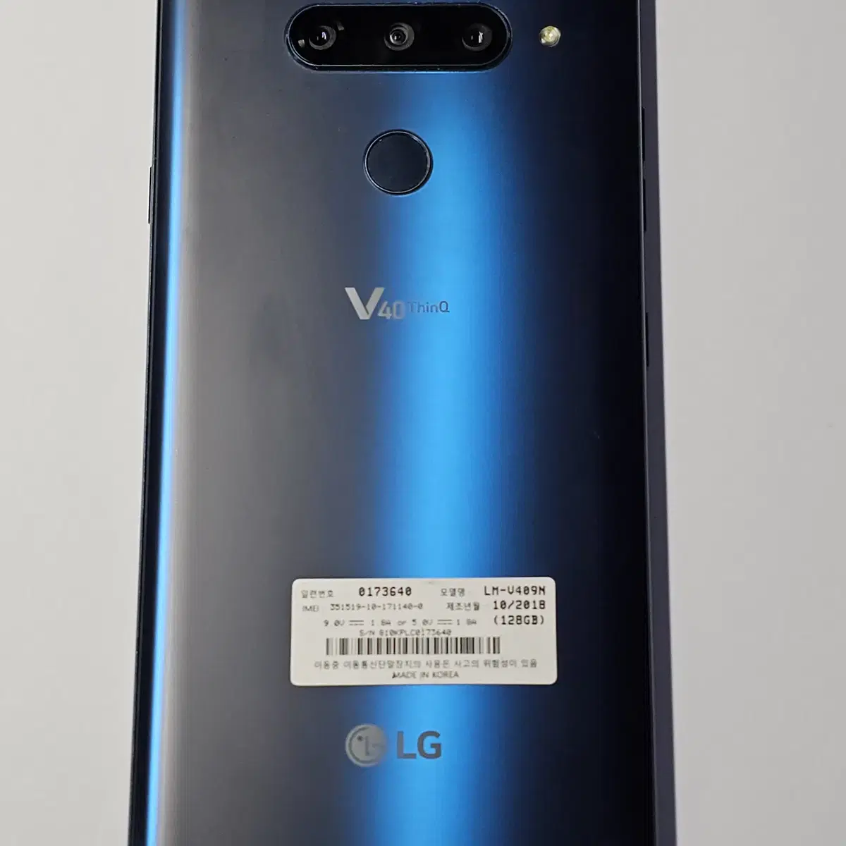 LG V40