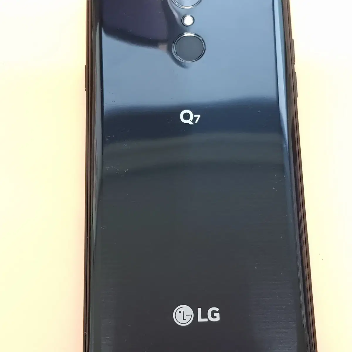 LG Q7 32G 블랙(Q720) 깨끗한 무잔상 판매합니다