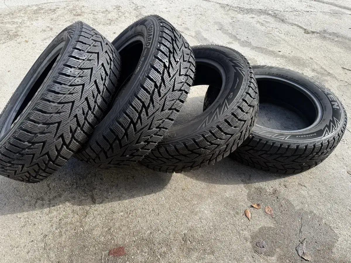 스노우 타이어 215/65R17 스타렉스 차량입니다