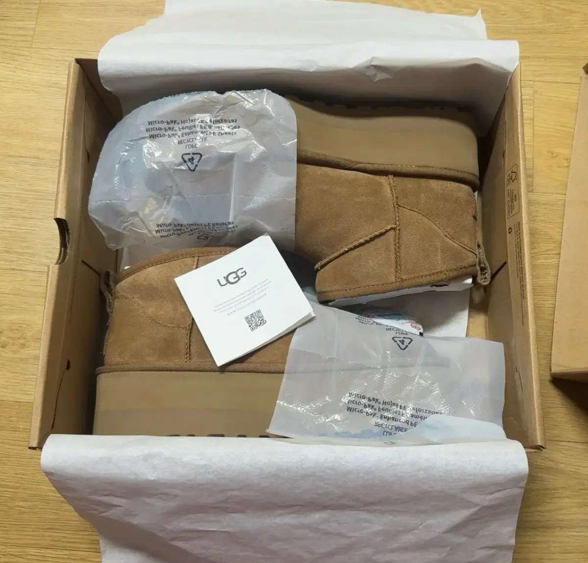 UGG 클래식 울트라 미니 플랫폼 240사이즈