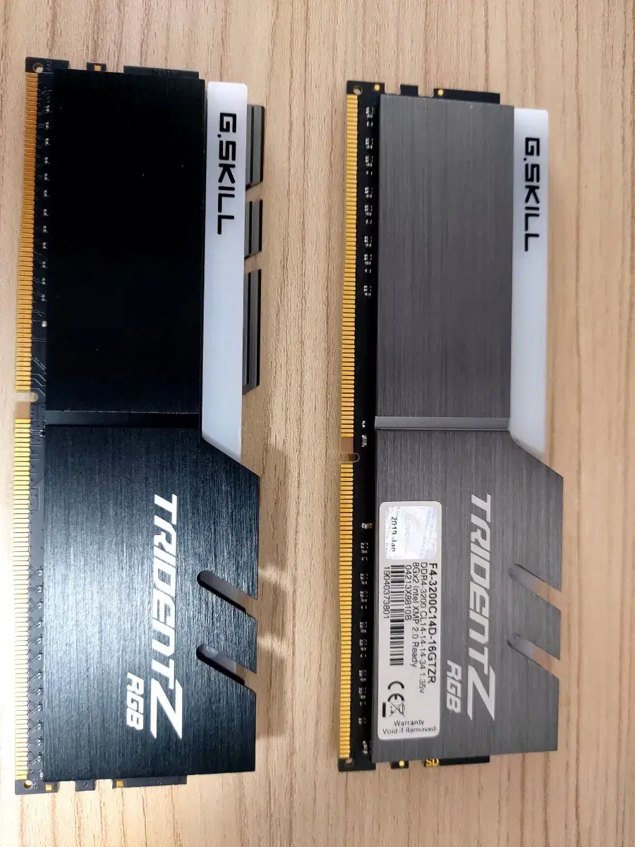 G.SKILL DDR4-3200 CL14 TRIDENTZ RGB 16g