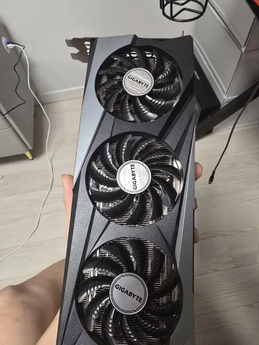 기가바이트 라데온 RX6700XT 그래픽카드