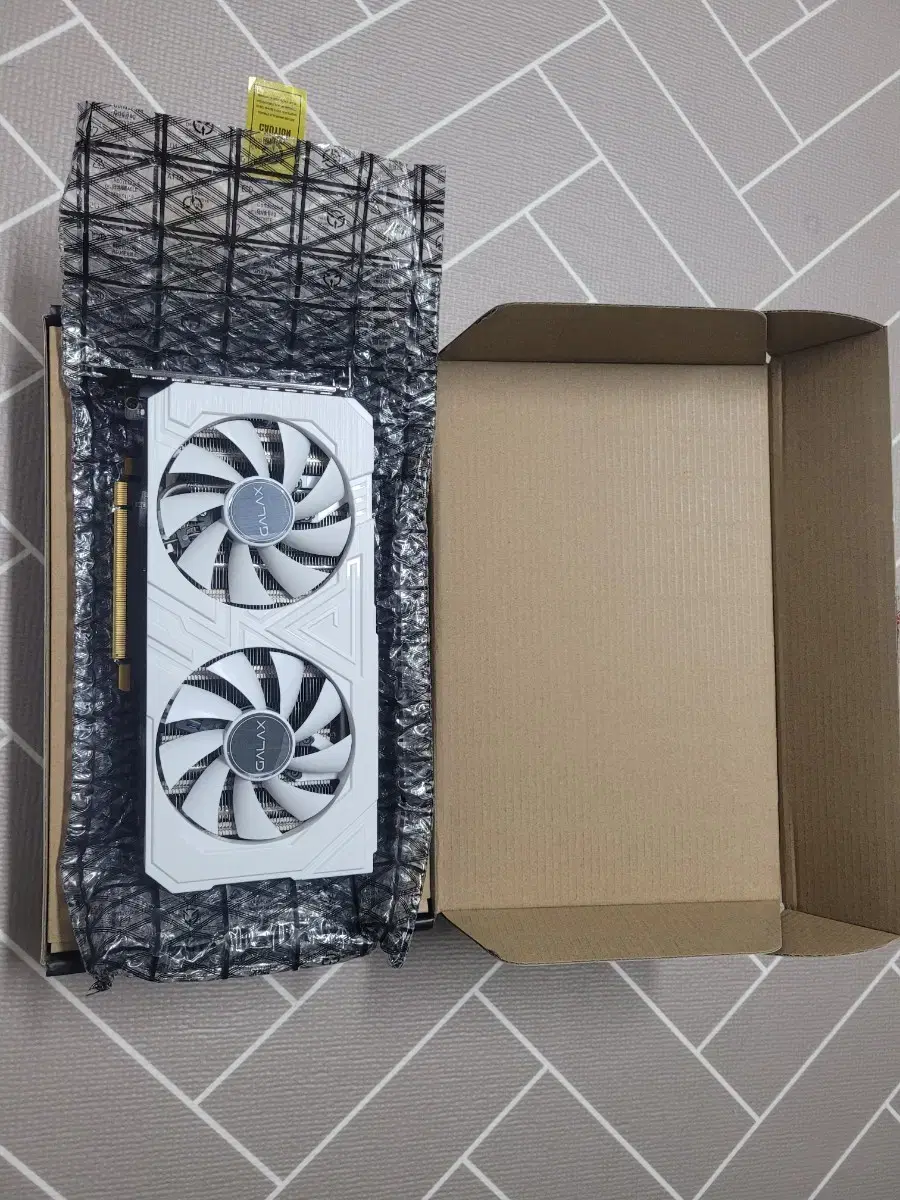 갤럭시 GTX1660TI 6GB 화이트