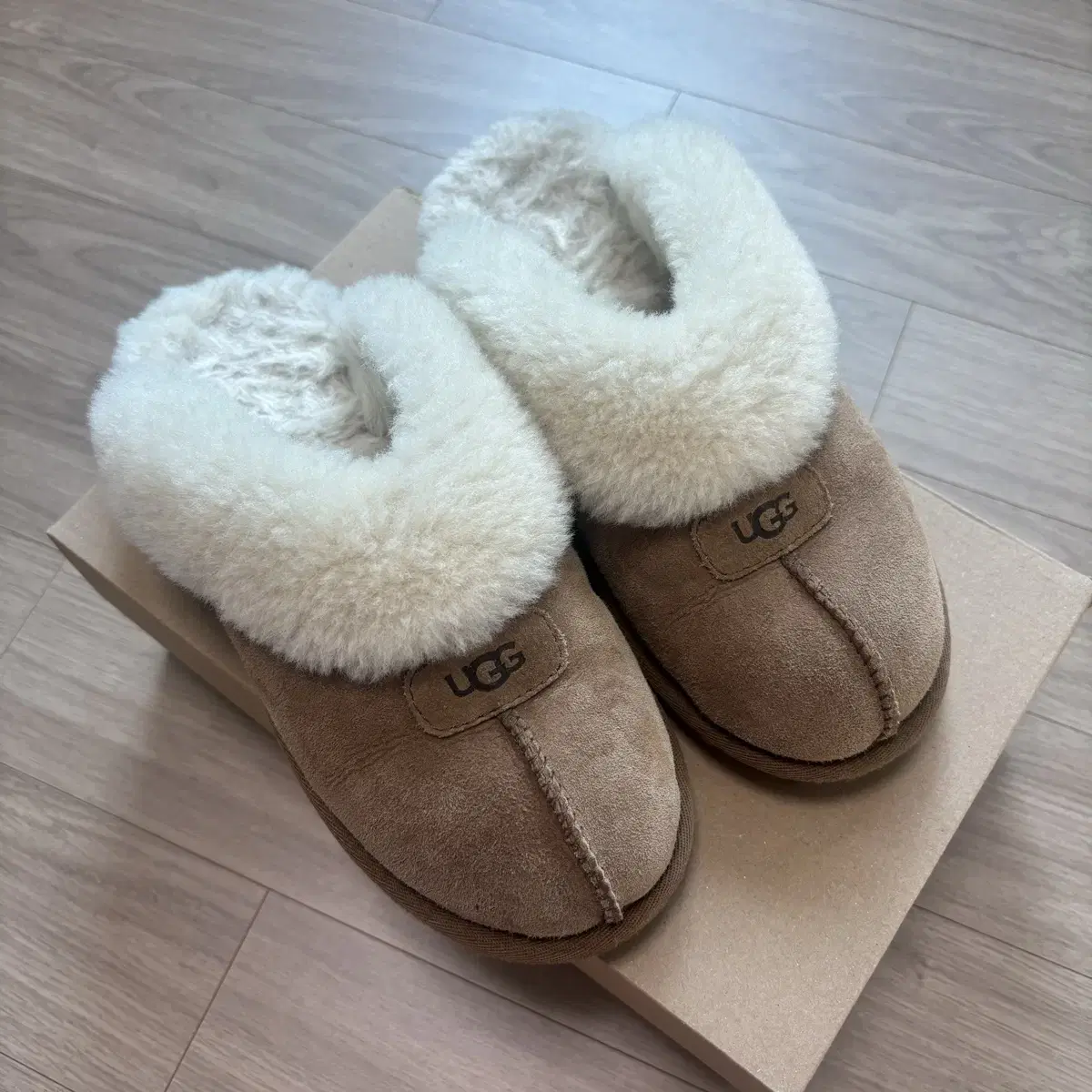 UGG 슬리퍼